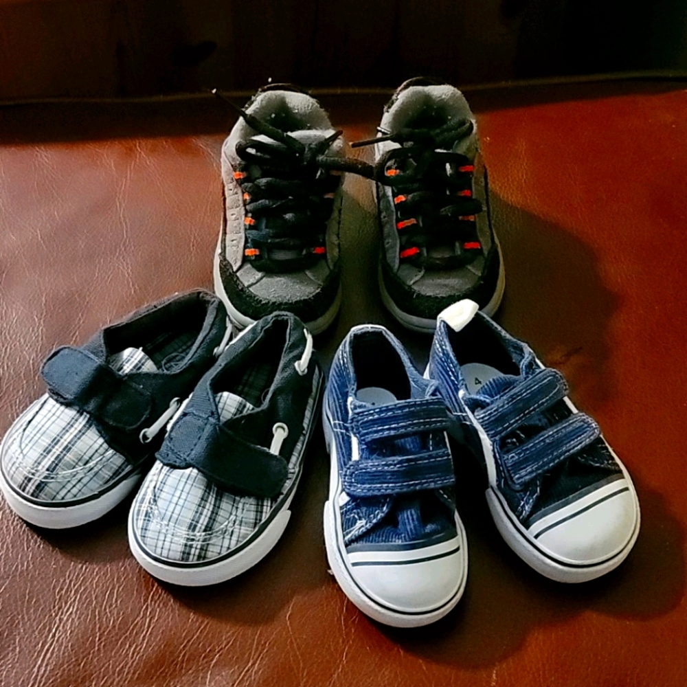 Boys sz4 toddler shoes